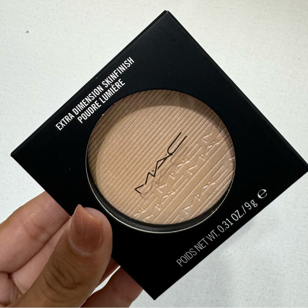 MAC Cosmetics Gold Highlighter Extra Dimension Skinfinish
